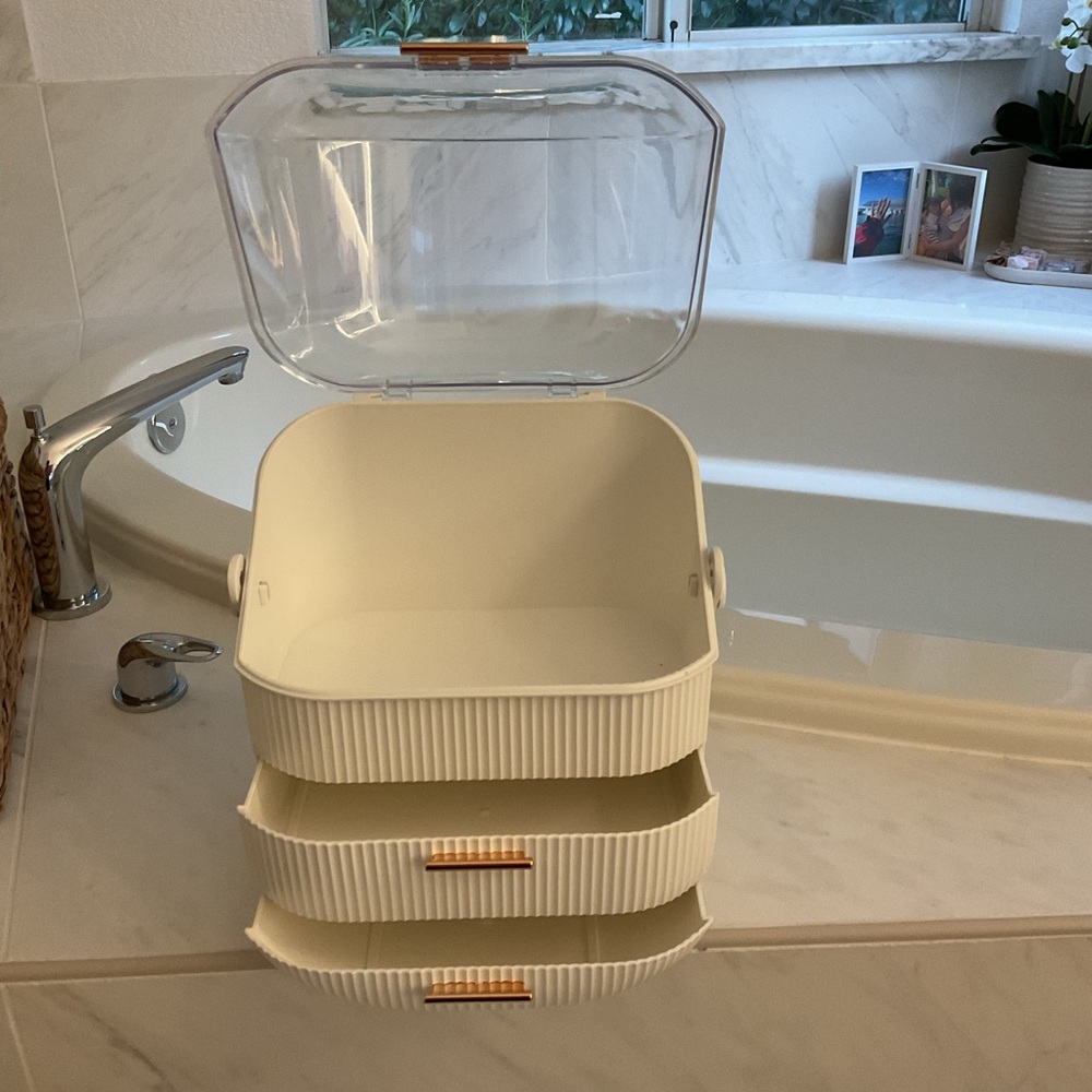 Sephora: Cream & Rose Gold Beauty Organizer - Picture 3 of 5